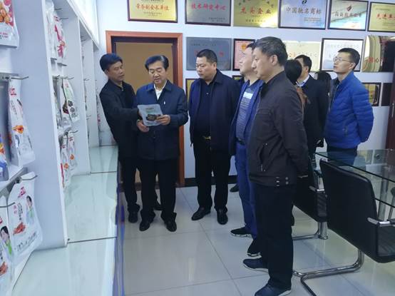 clip_image002.jpg 說明: 黎主席接待委員活動(dòng)日11月9日.jpg